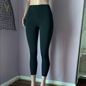 Lululemon Athletica Black Ankle Cropped Pants